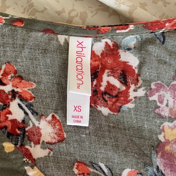 Floral Cropped Wrap Top - Green and Red - Picture 3 of 3